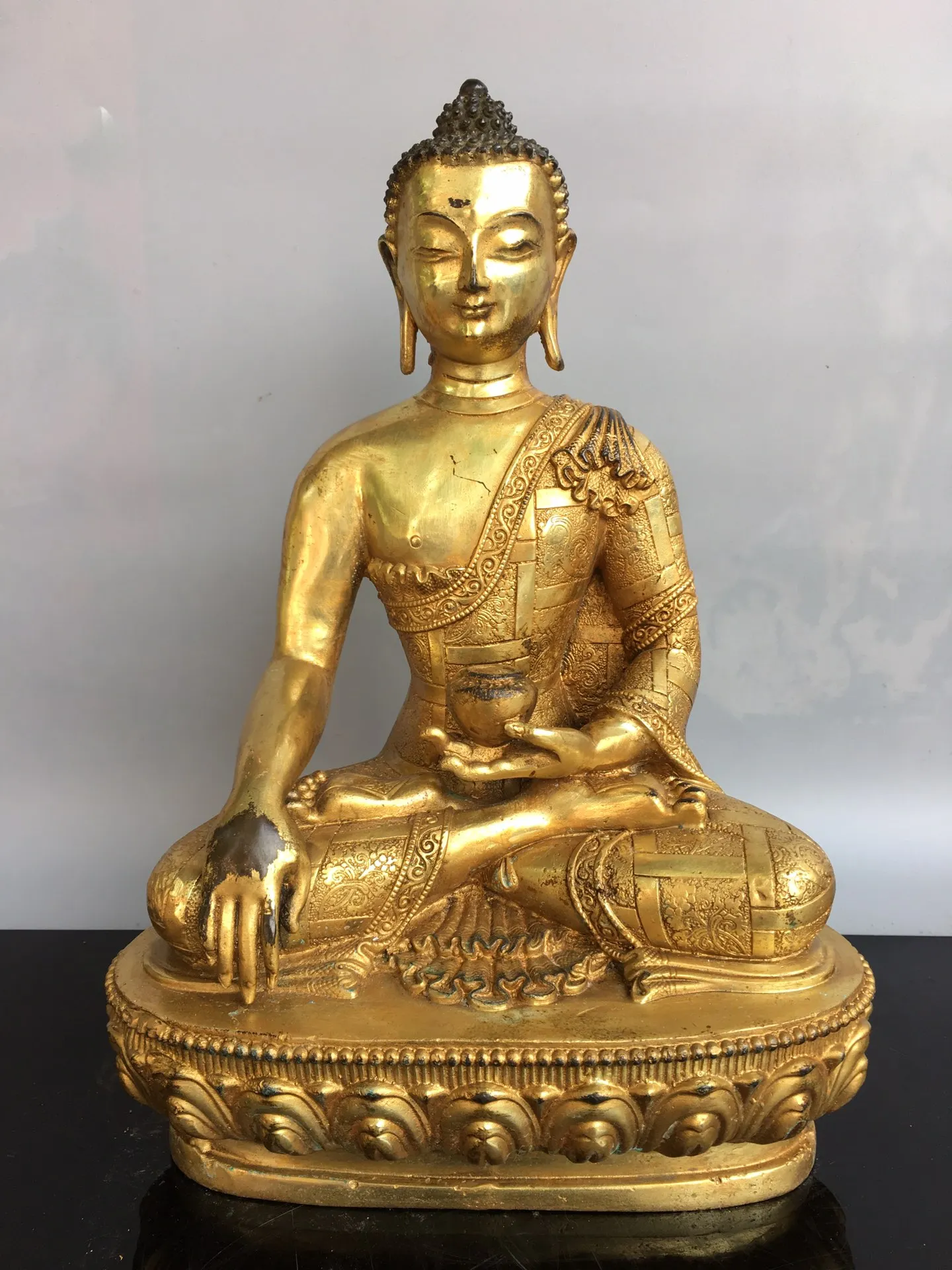 Home Decor 12" Tibet Buddhism Old Bronze Gilt Sakyamuni Buddha Medicine Buddha Amitabha statue Enshrine the Buddha
Home Decor 12" Tibet Buddhism Old Bronze Gilt Sakyamuni Buddha Medicine Buddha Amitabha statue Enshrine the Buddha