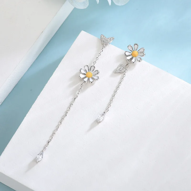 Banru Asymmetrical Earrings 100% 925 Silver Small Daisy Long Hanging Earrings for Women Unusual Hoop Earrings Personalized Gift
Banru Asymmetrical Earrings 100% 925 Silver Small Daisy Long Hanging Earrings for Women Unusual Hoop Earrings Personalized Gift