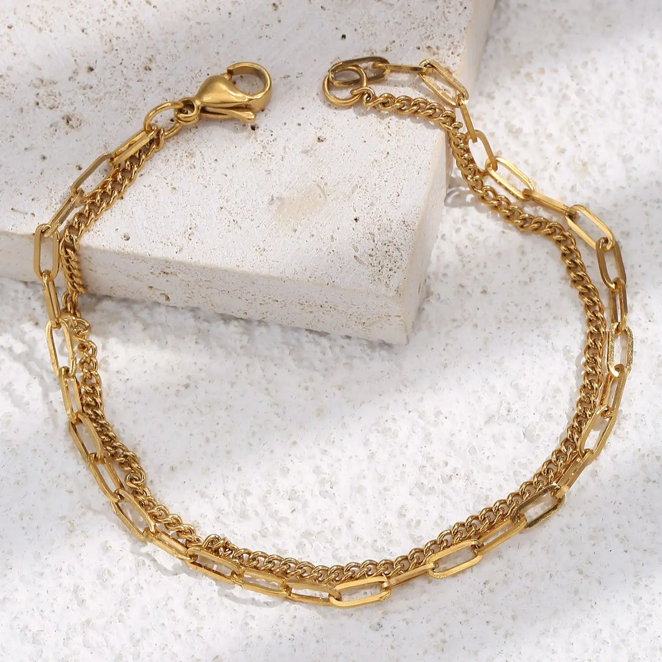 2022 new Double-layer stitching bracelet with golden square buckle (19cm) s-chain for women and men's exquisite retro bracelet
2022 new Double-layer stitching bracelet with golden square buckle (19cm) s-chain for women and men's exquisite retro bracelet