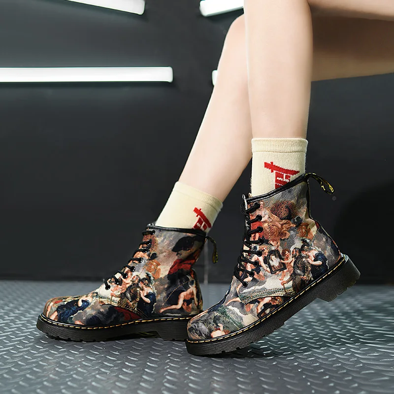 Winter street style casual fashion high-top couple trend tooling personality Martin boots 
Winter street style casual fashion high-top couple trend tooling personality Martin boots