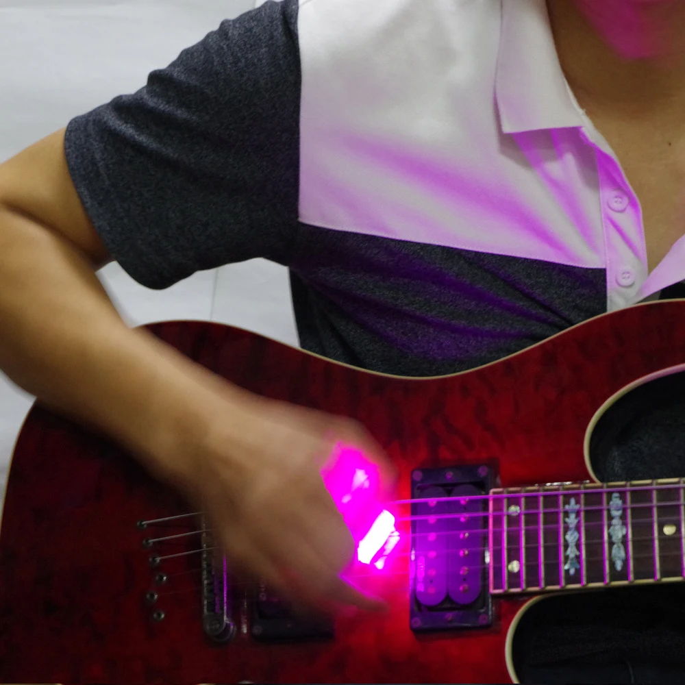1PCS LED Glowing Guitar Pick Luminous Wooden Electric Smooth Guitar Pick Part eith Battery Music Instrument Accessories
1PCS LED Glowing Guitar Pick Luminous Wooden Electric Smooth Guitar Pick Part eith Battery Music Instrument Accessories