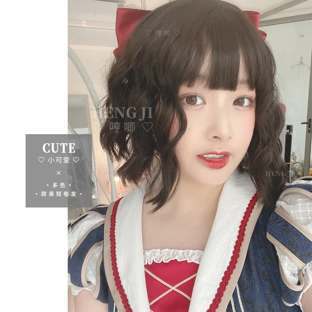 Heng Ji парик женские короткие волосы Лолита натуральная Реалистичная сетка Красная девушка JK лицо милые короткие вьющиеся волосы Lo искусственные волосы Лолита парик
Heng Ji парик женские короткие волосы Лолита натуральная Реалистичная сетка Красная девушка JK лицо милые короткие вьющиеся волосы Lo искусственные волосы Лолита парик