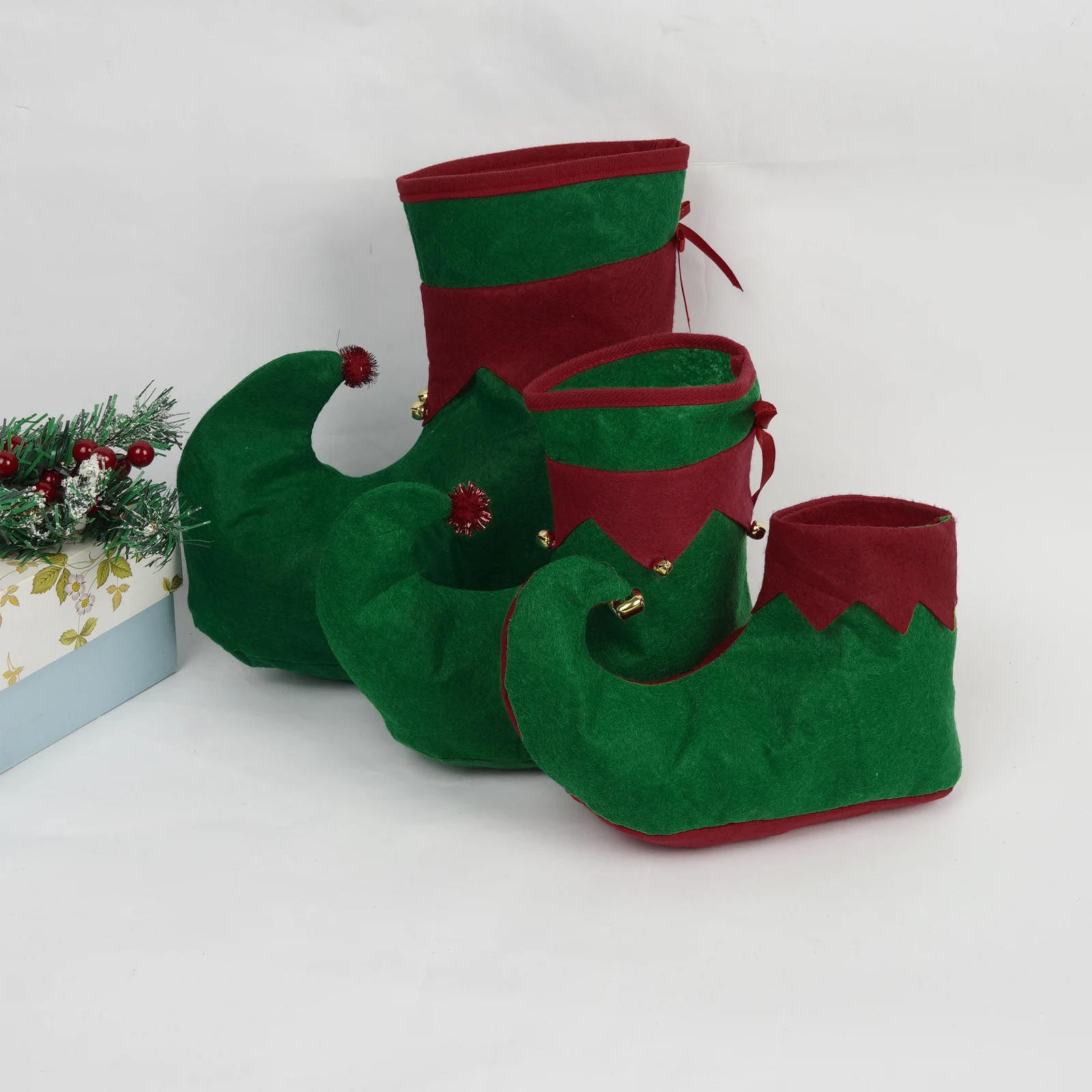 Женский комплект из шапки и носков Elf Семейный двух предметов с колокольчиком