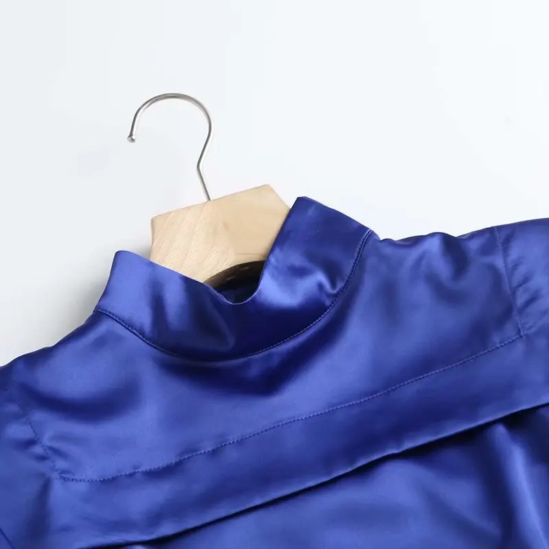 Spring and autumn new women's wear a turtle neck front pocket design feeling women long sleeve shirt
Spring and autumn new women's wear a turtle neck front pocket design feeling women long sleeve shirt