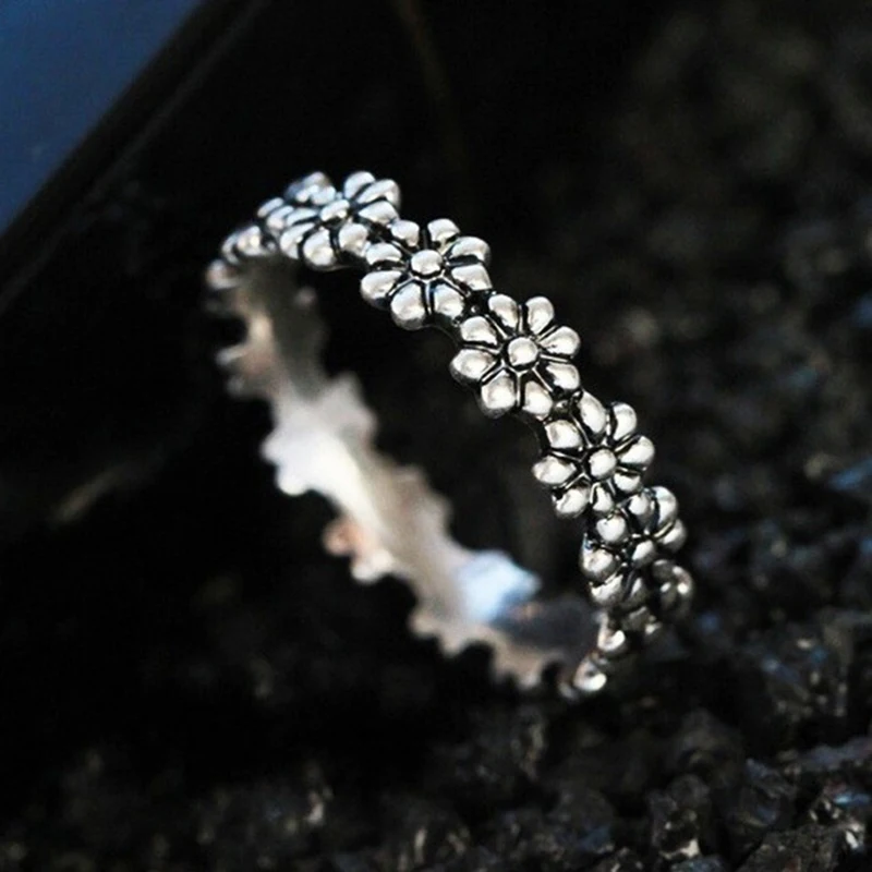 Fashion 1Pcs Sweet Little Daisy Dainty Flower Ring Silver Color vintage Women Jewelry Girl simple Gift Size 6-10 
Fashion 1Pcs Sweet Little Daisy Dainty Flower Ring Silver Color vintage Women Jewelry Girl simple Gift Size 6-10