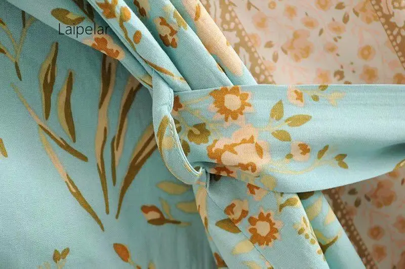 2020 Bohemian Turquoise Floral Print Long Kimono Shirt Ethnic New Women Lacing up Bow Sashes Long Cardigan Loose Blouse Tops 
2020 Bohemian Turquoise Floral Print Long Kimono Shirt Ethnic New Women Lacing up Bow Sashes Long Cardigan Loose Blouse Tops