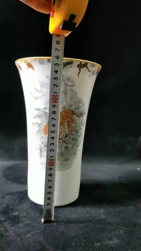 Leapord Pattern European Design Tabletop Vase Ceramic High-end Art Porcelain Home Office Decoration
Leapord Pattern European Design Tabletop Vase Ceramic High-end Art Porcelain Home Office Decoration