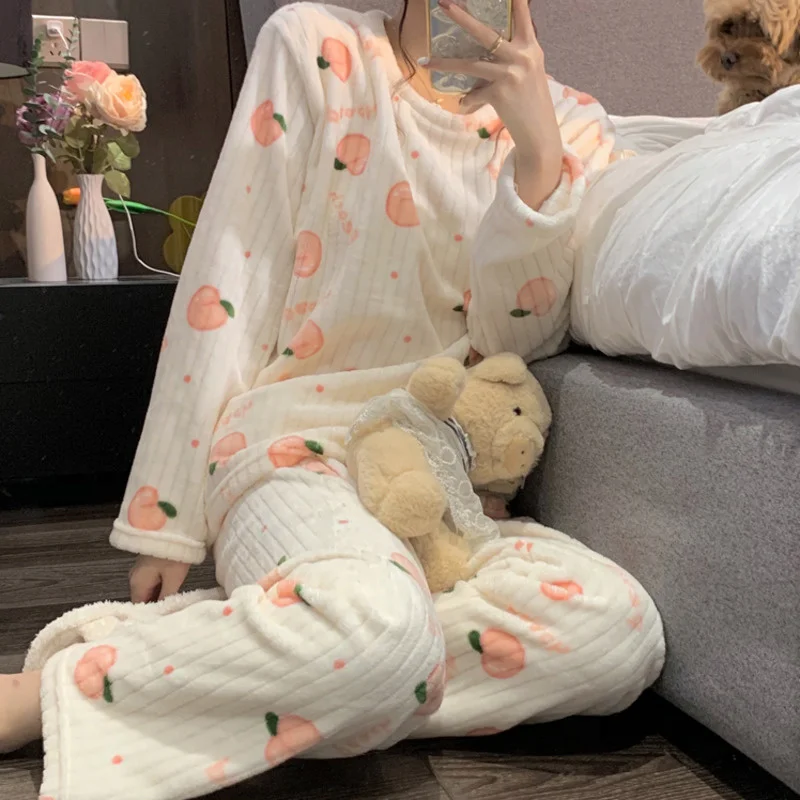 Coral Velvet Long Sleeved Pajamas Warm Suit Autumn and Winter 2021 New Sweet Leisure Home Clothes for Women
Coral Velvet Long Sleeved Pajamas Warm Suit Autumn and Winter 2021 New Sweet Leisure Home Clothes for Women