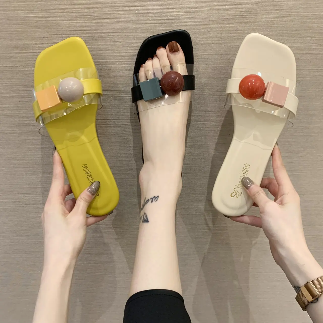 2021 Korean Version Of The New Fashion Slippers Women's Summer Wear Candy Color Flat-bottomed Flip-flop Sandals
2021 Korean Version Of The New Fashion Slippers Women's Summer Wear Candy Color Flat-bottomed Flip-flop Sandals