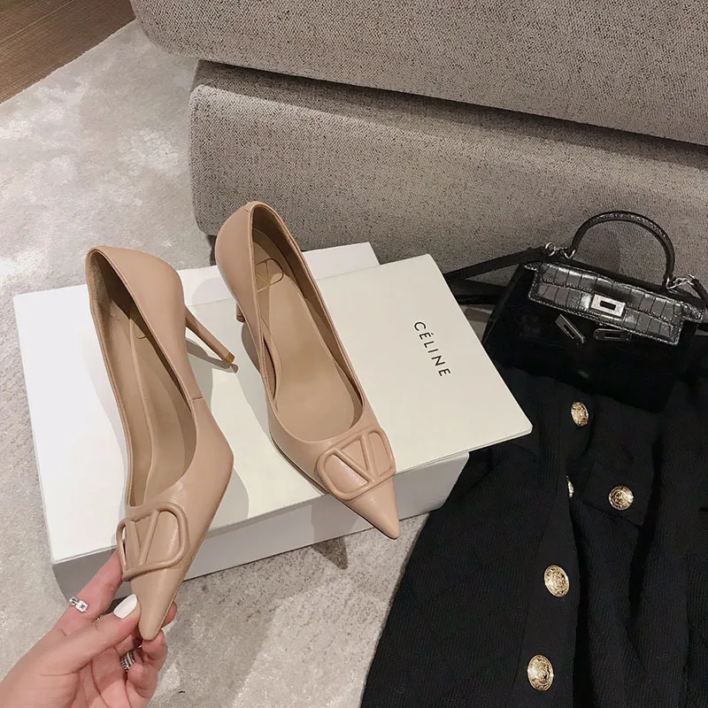 Summer new silver high heeled shoes metal water drill back thin heel sandals women's black single shoes
Summer new silver high heeled shoes metal water drill back thin heel sandals women's black single shoes