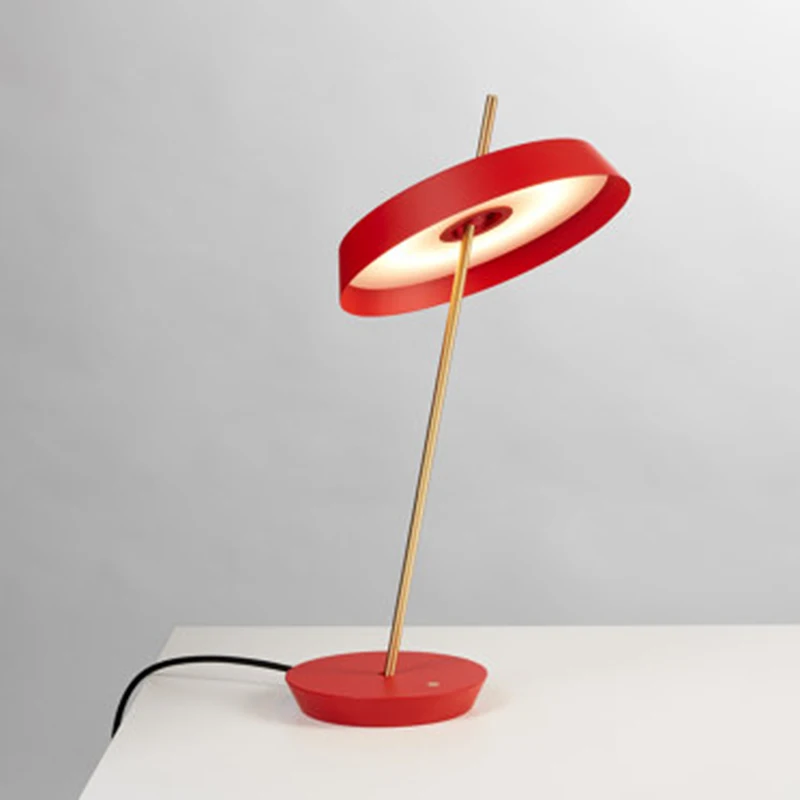 Modern minimalist art table lamp personality creative living room bedroom model room bedside decorative table lamp
Modern minimalist art table lamp personality creative living room bedroom model room bedside decorative table lamp