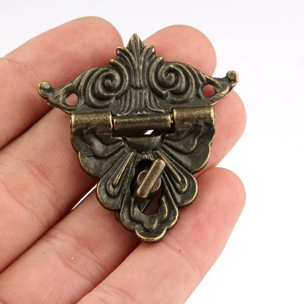 1x Antique Brass Wooden Case hasp Vintage Style Decorative Jewelry Gift Box Suitcase Hasp Latch Hook Furniture Buckle Clasp Lock
1x Antique Brass Wooden Case hasp Vintage Style Decorative Jewelry Gift Box Suitcase Hasp Latch Hook Furniture Buckle Clasp Lock