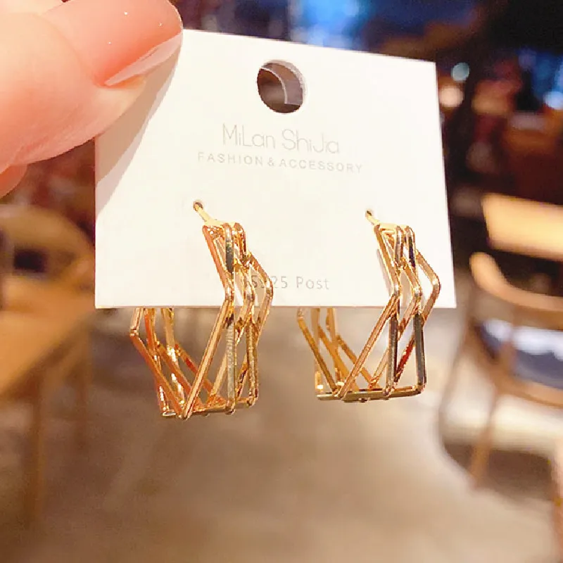2021 New Geometric Triangle Multi-layer Earrings Woman Fashion Temperament Simple Design Sense of Atmosphere Jewelry
2021 New Geometric Triangle Multi-layer Earrings Woman Fashion Temperament Simple Design Sense of Atmosphere Jewelry