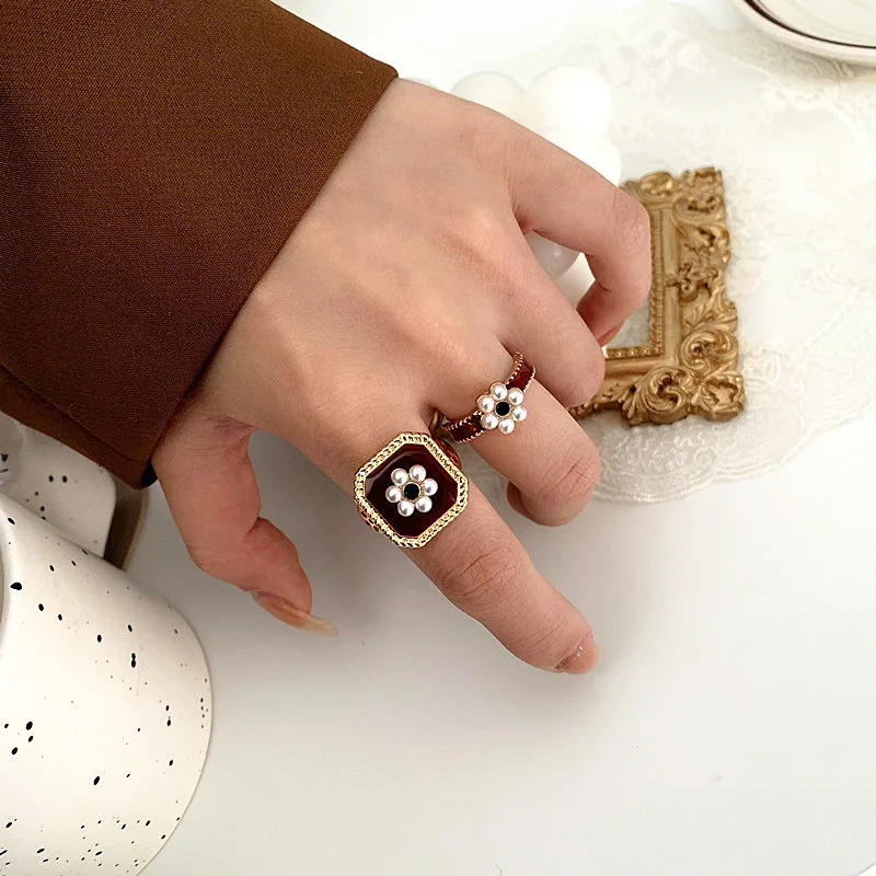 In 2021 the new aesthetic temperament of French pearl ring female ins tide character opening adjustable ring bracelet
In 2021 the new aesthetic temperament of French pearl ring female ins tide character opening adjustable ring bracelet