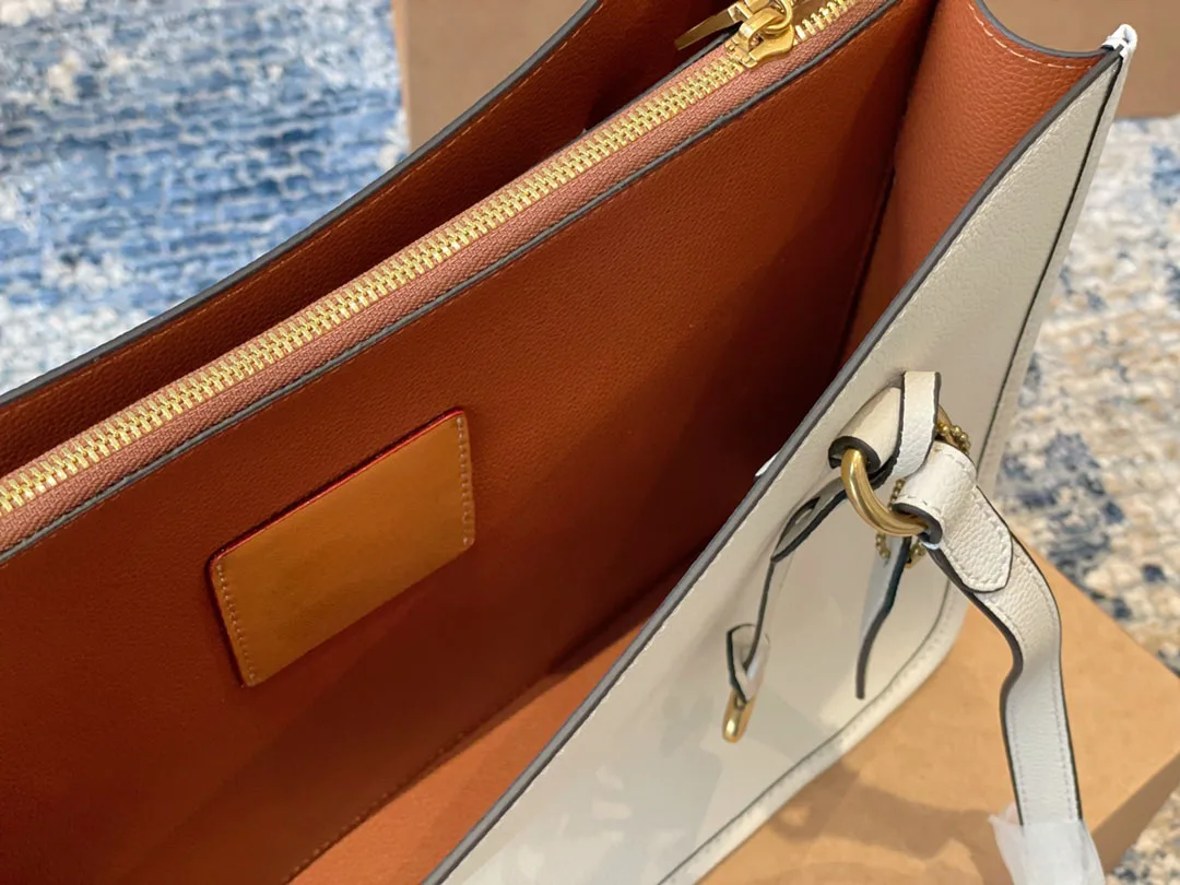 With logo Simplicity fashion Large-capacity handbag Shopping Bag Cowhide Casual Multifunction Bags for Women Shoulder Bags
With logo Simplicity fashion Large-capacity handbag Shopping Bag Cowhide Casual Multifunction Bags for Women Shoulder Bags