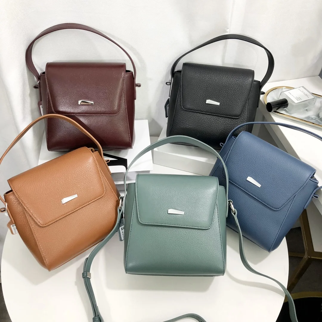 Leather bag 2021 new single shoulder bag senior sense woman bag middle-aged and old woman mother bag slung small bag atmosphere
Leather bag 2021 new single shoulder bag senior sense woman bag middle-aged and old woman mother bag slung small bag atmosphere