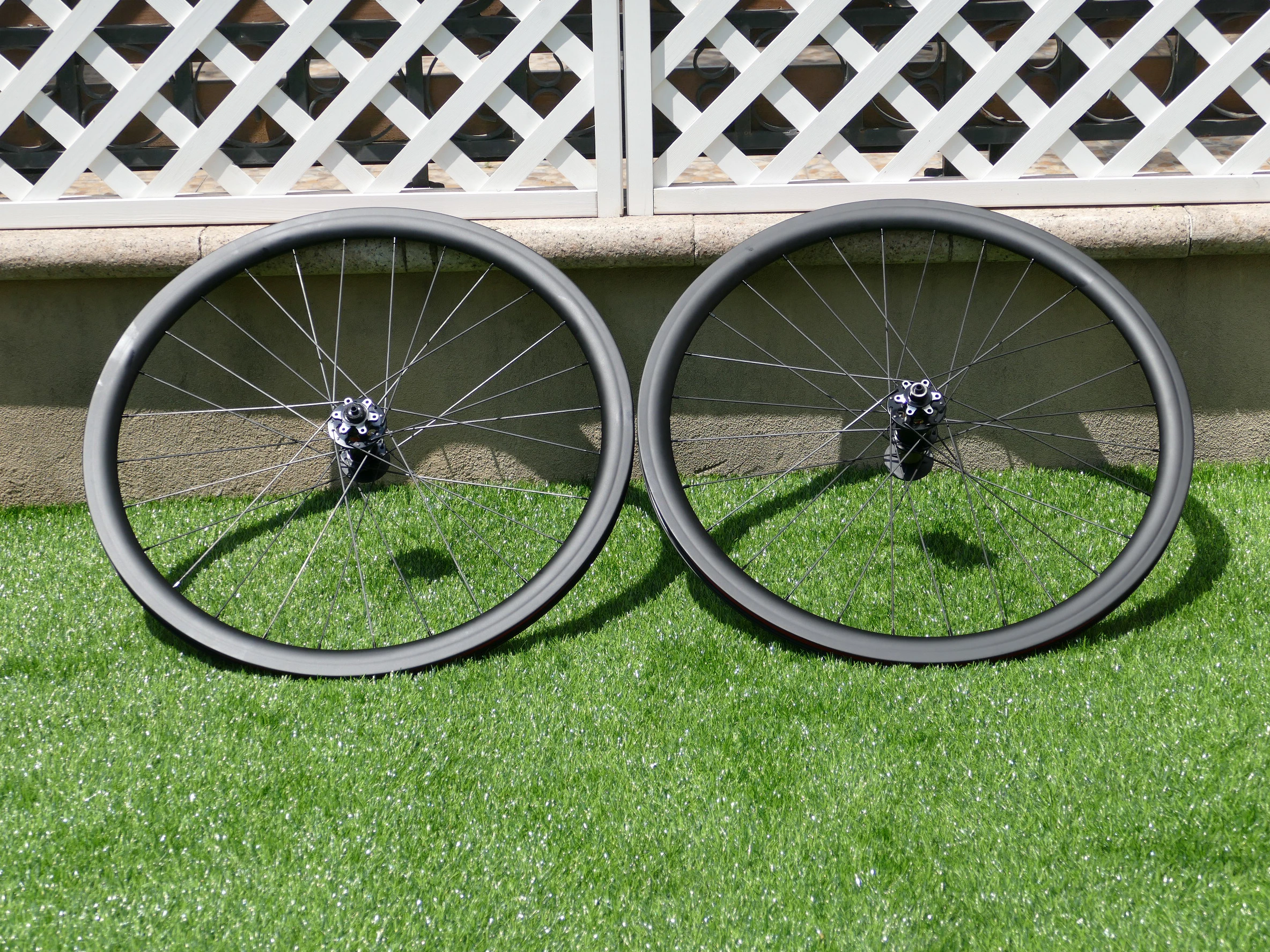 Ultra Light Clincher Wheelset 38mm Full Carbon Road Cyclocross Bike Wheelset Disc Brake Thru Axle Front 110*12mm / Rear 148*12mm
Ultra Light Clincher Wheelset 38mm Full Carbon Road Cyclocross Bike Wheelset Disc Brake Thru Axle Front 110*12mm / Rear 148*12mm