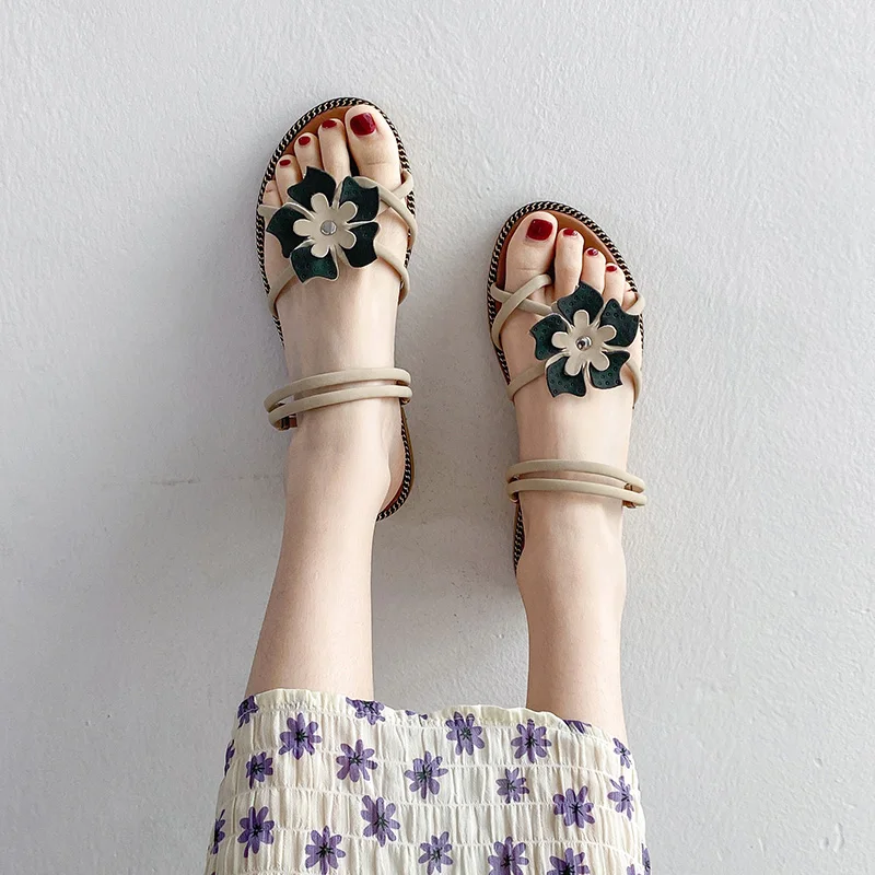 Shoes Low Woman's Slippers Luxury Slides Shale Female Beach 2021 Summer Flat Designer Sabot Fabric Rome PU Basic Cotton Slippers
Shoes Low Woman's Slippers Luxury Slides Shale Female Beach 2021 Summer Flat Designer Sabot Fabric Rome PU Basic Cotton Slippers