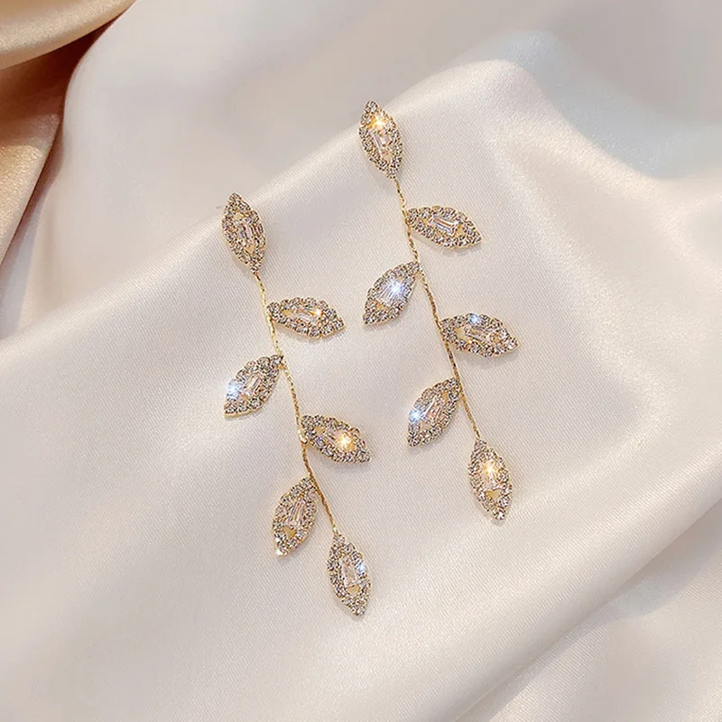 2021 Luxury 14K Real Gold Plated Leaves Earring Delicate Micro Inlaid Cubic Zircon CZ Stud Earrings Wedding Jewelry Pendant
2021 Luxury 14K Real Gold Plated Leaves Earring Delicate Micro Inlaid Cubic Zircon CZ Stud Earrings Wedding Jewelry Pendant