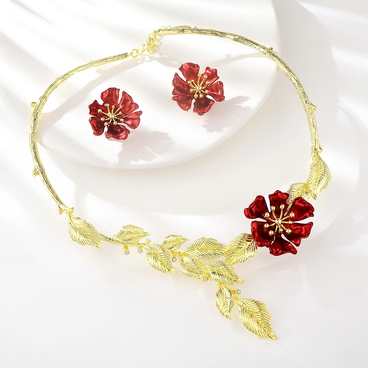 Viennois Dubai Bridal Jewelry Sets Gold Leaves Red Flower Necklace and Earrings Costume Jewelry Set for Women Romantic Gifts
Viennois Dubai Bridal Jewelry Sets Gold Leaves Red Flower Necklace and Earrings Costume Jewelry Set for Women Romantic Gifts