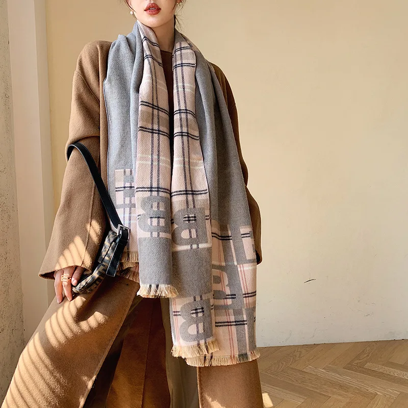 2020 New style winter thick cashmere Scarf Women Popular Classic lattice wool keep warm Shawl fashion autumn tassels Beach towel
2020 New style winter thick cashmere Scarf Women Popular Classic lattice wool keep warm Shawl fashion autumn tassels Beach towel
