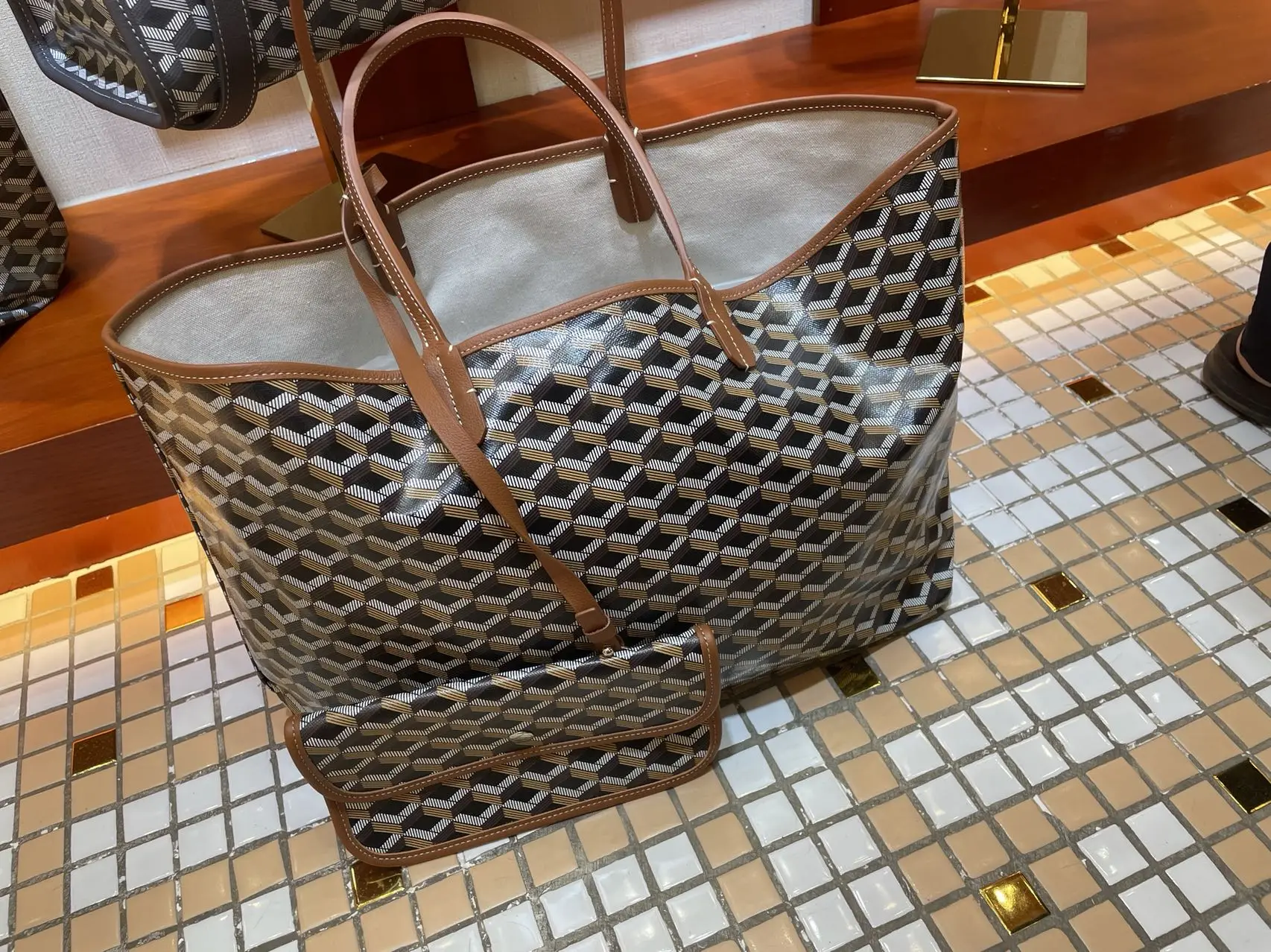 Brand Women Bag 2022 Large Capacity Bag For Women Shoulder Bag Travel Bag High Quality Leather Bag Female Luxury Handbag Big Bag 
Brand Women Bag 2022 Large Capacity Bag For Women Shoulder Bag Travel Bag High Quality Leather Bag Female Luxury Handbag Big Bag