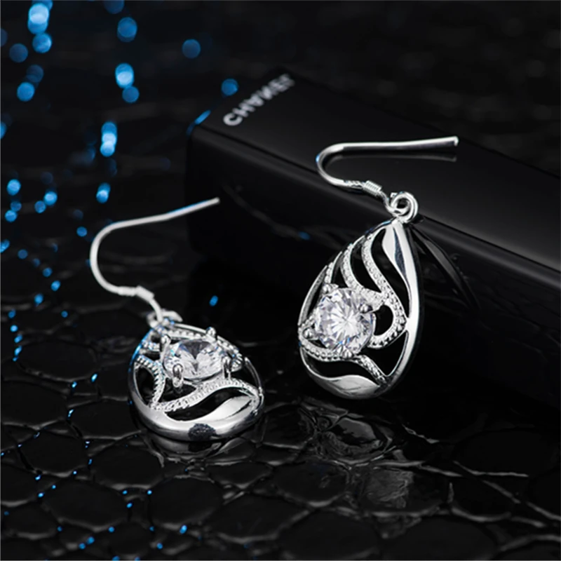 New Silver Earrings Exquisite Classic Temperament Female Models Love Water Drop Inlaid Zircon Earring Jewelry
New Silver Earrings Exquisite Classic Temperament Female Models Love Water Drop Inlaid Zircon Earring Jewelry