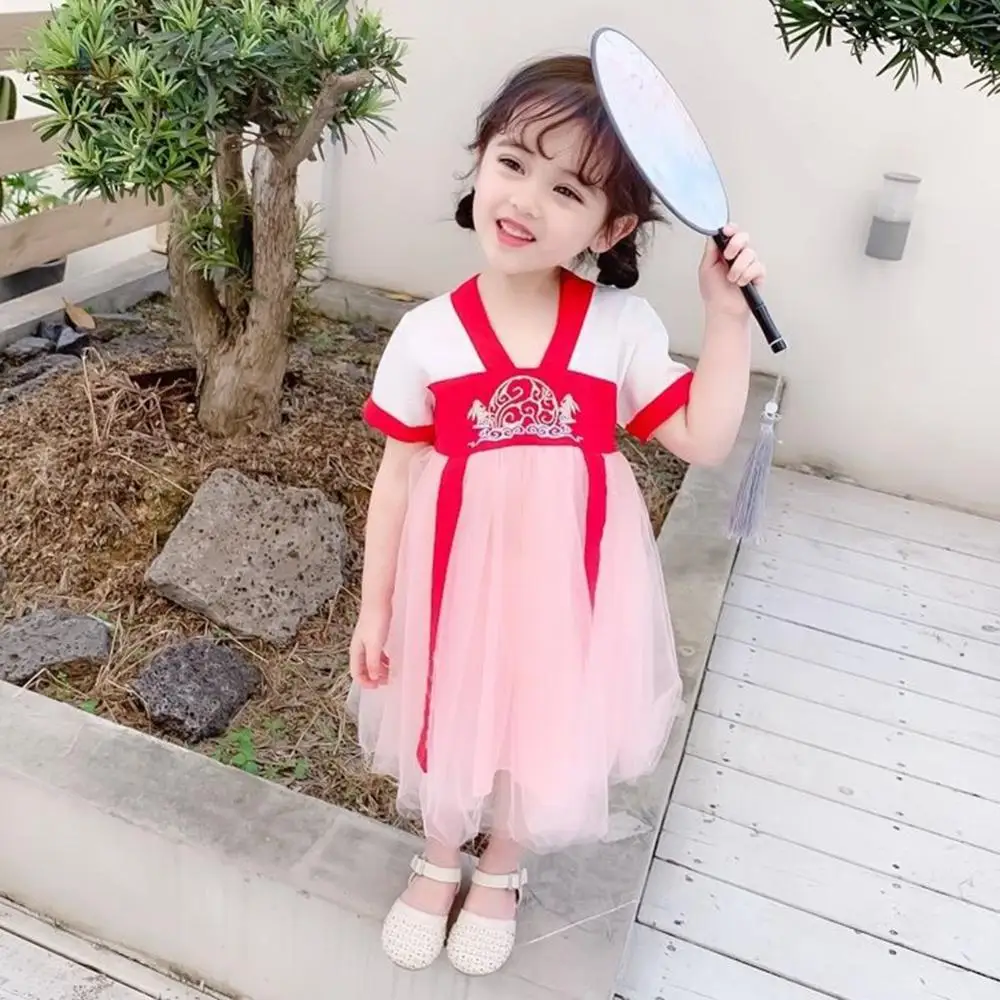 Летнее платье с коротким рукавом для девочек
Летнее платье с коротким рукавом для девочек