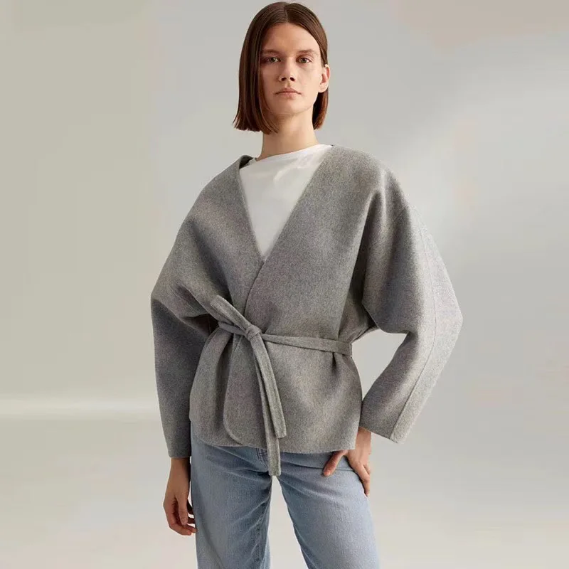 Totem* Wool coat short Cardigan Cassic ANNECY series V-neck Cardigan arc si-shaped Silhouette Belted Jacket Tight Waist 
Totem* Wool coat short Cardigan Cassic ANNECY series V-neck Cardigan arc si-shaped Silhouette Belted Jacket Tight Waist