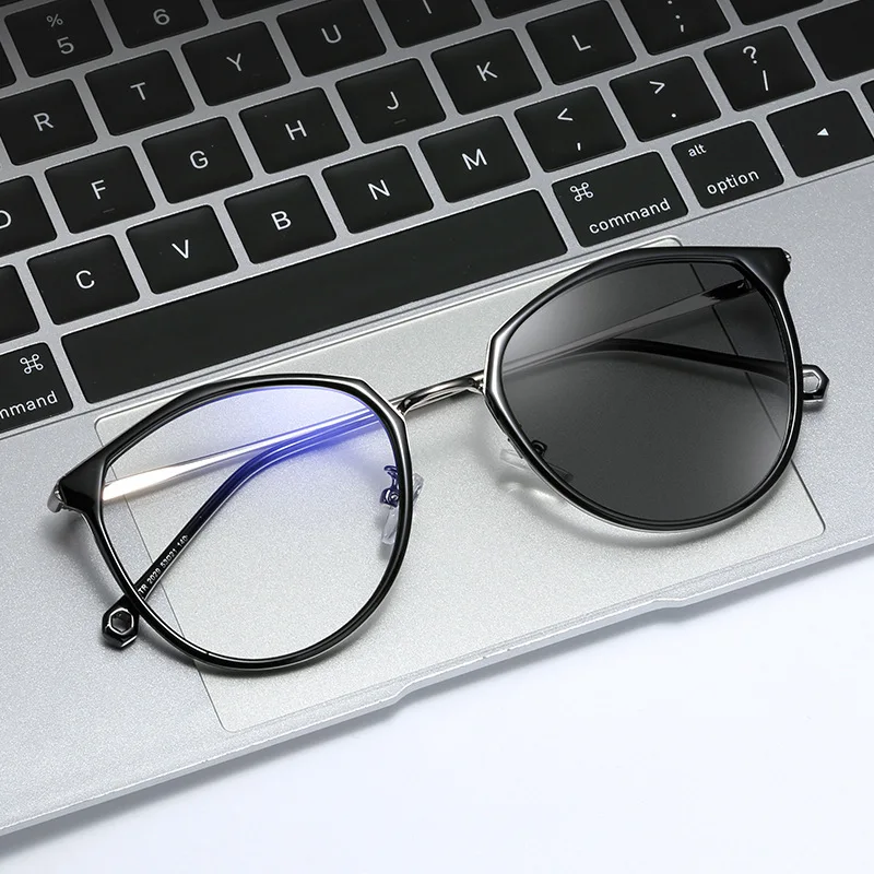 Elbru Photochromic Anti-blue Light Plain Glasses Irregular Polygon TR90 Frame Comfortable Eye Protection Fashion Glasses
Elbru Photochromic Anti-blue Light Plain Glasses Irregular Polygon TR90 Frame Comfortable Eye Protection Fashion Glasses