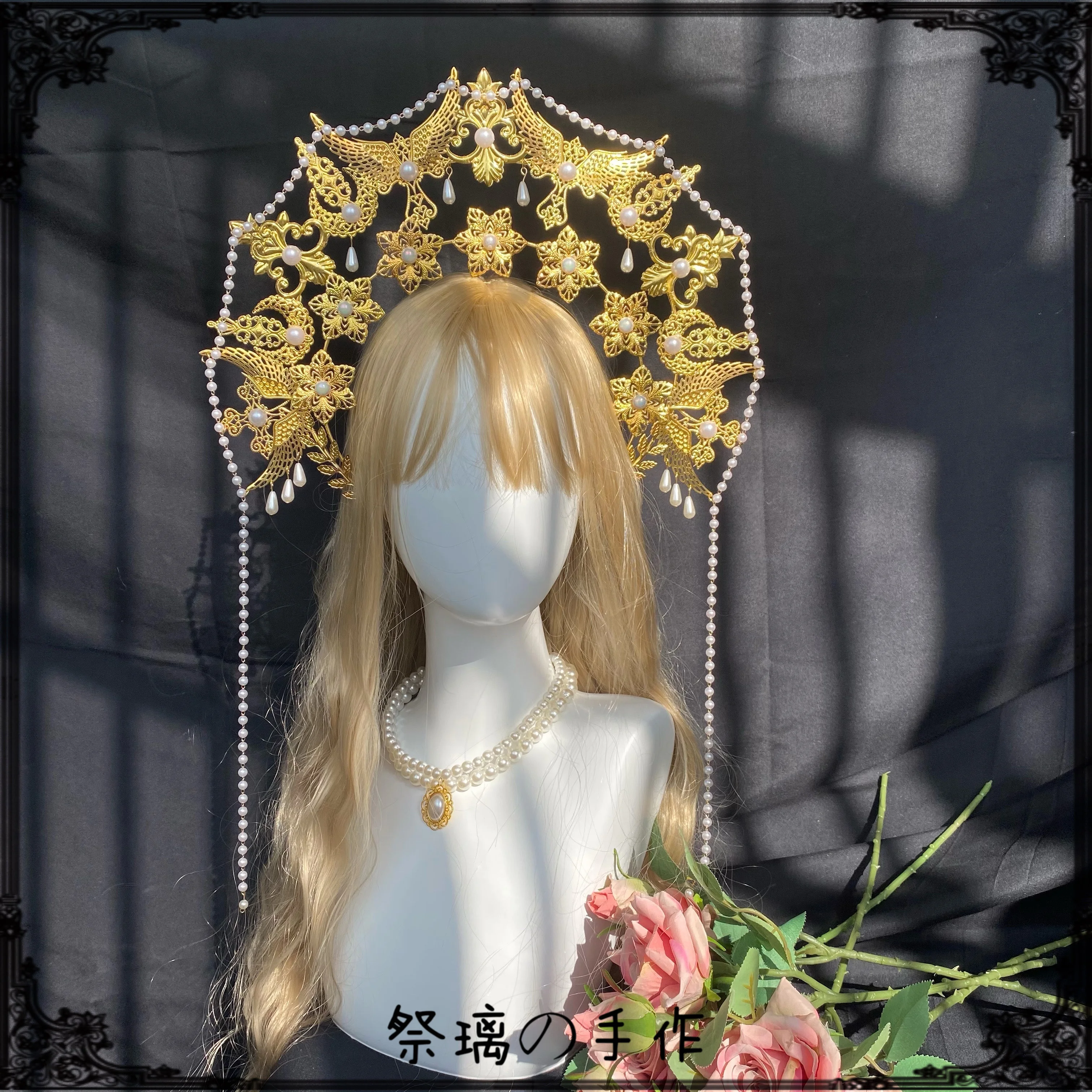 Original Lolita Hand-made Three-layer Virgin Halo Pearl Chain Gorgeous Crown Flower Wedding Catwalk Photography Props Cosplay
Original Lolita Hand-made Three-layer Virgin Halo Pearl Chain Gorgeous Crown Flower Wedding Catwalk Photography Props Cosplay