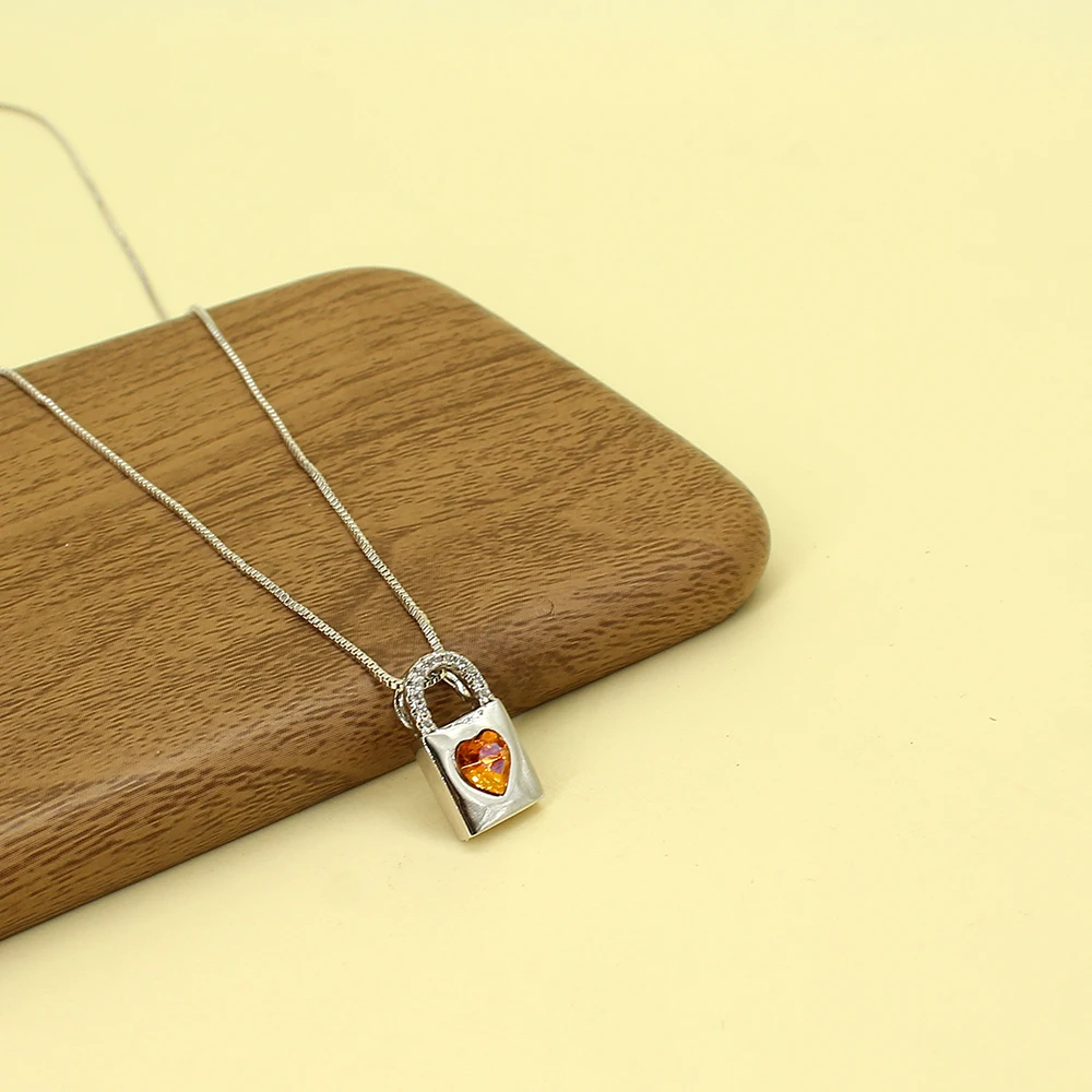 Delicate Women Girls Lock Necklace For Zircon Crystal Pendant Necklace 14K White Gold Plated Sweater Chain Choker Chunky Jewelry
Delicate Women Girls Lock Necklace For Zircon Crystal Pendant Necklace 14K White Gold Plated Sweater Chain Choker Chunky Jewelry