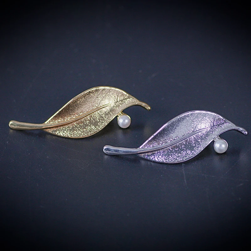 Korean Version Of Simple Brooches For Women Pin Imitation Pearl Leaf Corsage Coat Collar Flower With Accessories Jewelry Gift
Korean Version Of Simple Brooches For Women Pin Imitation Pearl Leaf Corsage Coat Collar Flower With Accessories Jewelry Gift