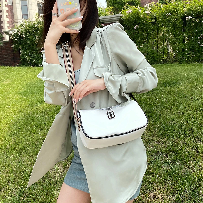 Solid Color Shoulder Bags 2021 New Classical Simple Soft PU Leather Crossbody Bags Casual White Women's Bag Wide Shoulder Strap
Solid Color Shoulder Bags 2021 New Classical Simple Soft PU Leather Crossbody Bags Casual White Women's Bag Wide Shoulder Strap