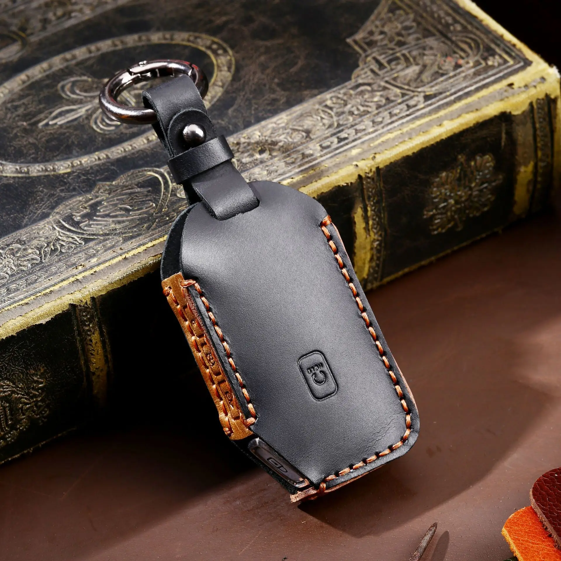 Handmade Leather Car Key Case for Kia Sportage Ceed Sorento Cerato Forte Seltos Telluride Key Holder Car Key Cover Accessories
Handmade Leather Car Key Case for Kia Sportage Ceed Sorento Cerato Forte Seltos Telluride Key Holder Car Key Cover Accessories