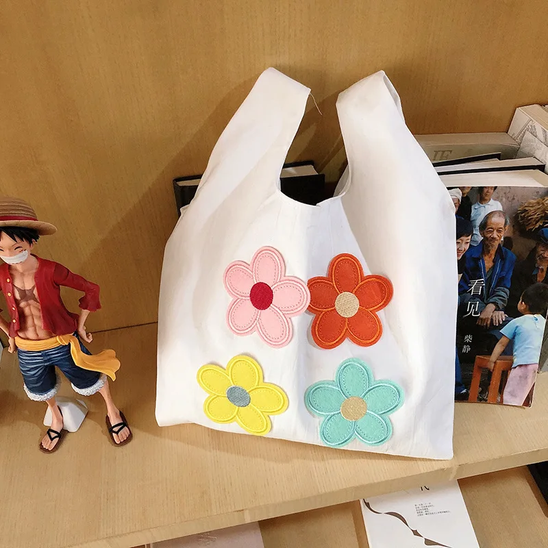 Flower canvas bag student shoulder bag women messenger bag small bag tote bag canvas white market bag
Flower canvas bag student shoulder bag women messenger bag small bag tote bag canvas white market bag