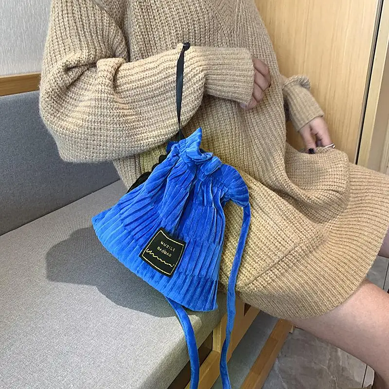 Corduroy Drawstring Bucket Bag for Women Tassel Shoulder Crossbody Bags Ladies Ruched Small Handbags Casual Messenger Bag Purses
Corduroy Drawstring Bucket Bag for Women Tassel Shoulder Crossbody Bags Ladies Ruched Small Handbags Casual Messenger Bag Purses