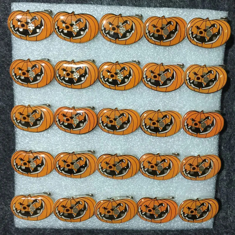New Flashing Halloween Brooch Pumpkin Ghost Glowing Light Up Brooch Badge Breastpin Halloween Glow Party Supplies
New Flashing Halloween Brooch Pumpkin Ghost Glowing Light Up Brooch Badge Breastpin Halloween Glow Party Supplies