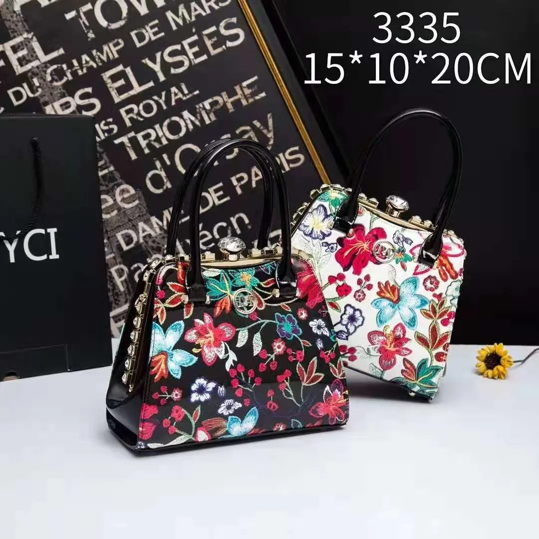 New mother's bag classic middle-aged women's bag classic embroidery bright leather handbag fashion atmosphere Chinese style
New mother's bag classic middle-aged women's bag classic embroidery bright leather handbag fashion atmosphere Chinese style