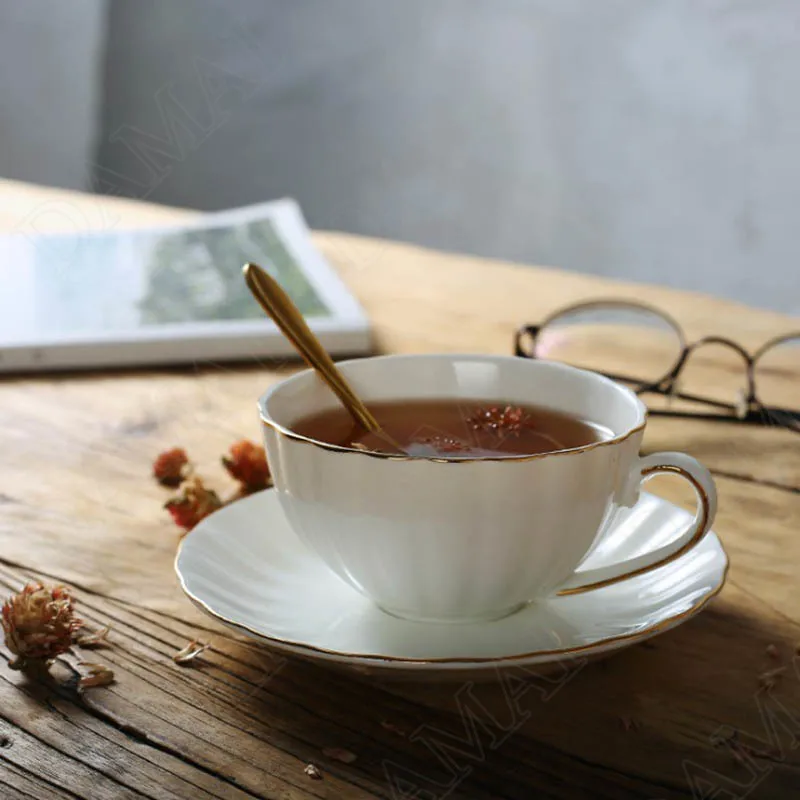 

Набор керамических кофейных чашек «Золотой ход», настольные чайные чашки с цветами для послеобеденного чая и блюдце, кружка для гостиной, п...
