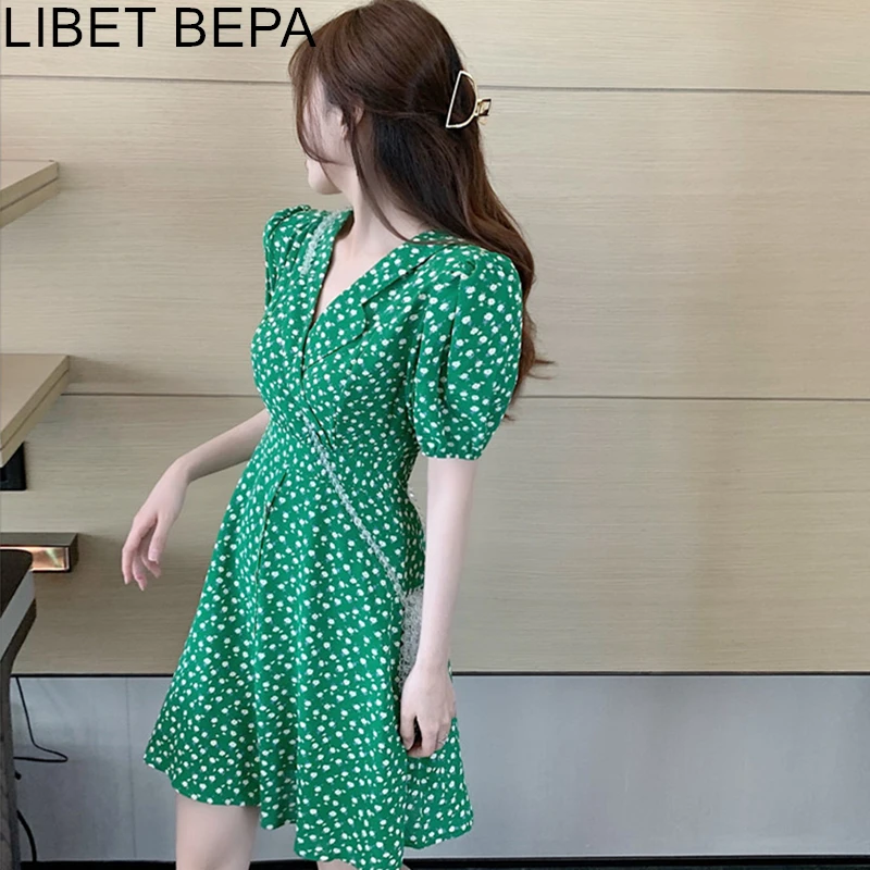 2021 New Summer Women Dresses Floral Notched High Waist Puff Sleeve Casual Fashionable Buttons Print Vintage Lady Dress DR8165
2021 New Summer Women Dresses Floral Notched High Waist Puff Sleeve Casual Fashionable Buttons Print Vintage Lady Dress DR8165