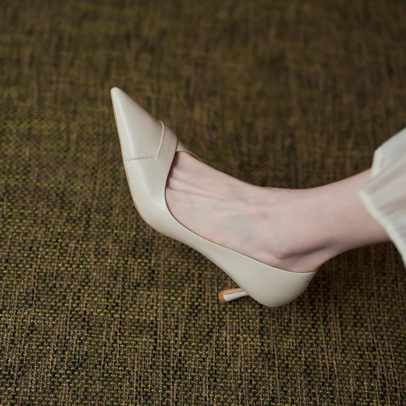 Women pumps Genuine Leather shoes plus size 22-25.5cm Full leather Personality stitching high heels European American fashion
Women pumps Genuine Leather shoes plus size 22-25.5cm Full leather Personality stitching high heels European American fashion