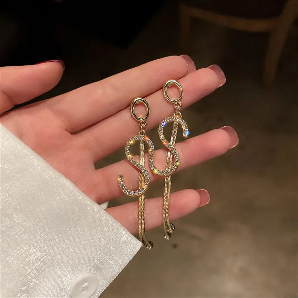Fashion Rhinestone Dollar Icon Shape Hanging Shiny Dangle Exaggerated Women's Earrings Jewelry Gift Earrings For Teens
Fashion Rhinestone Dollar Icon Shape Hanging Shiny Dangle Exaggerated Women's Earrings Jewelry Gift Earrings For Teens
