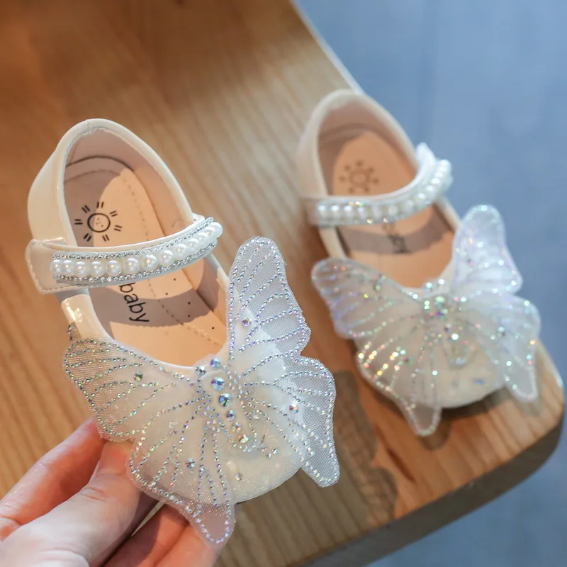 Girls Leather Shoes Children Shoes 2020 Autumn New Style Pearl Rhinestones Korean Sweet Girl Butterfly Baby Princess Kids Shoes 
Girls Leather Shoes Children Shoes 2020 Autumn New Style Pearl Rhinestones Korean Sweet Girl Butterfly Baby Princess Kids Shoes