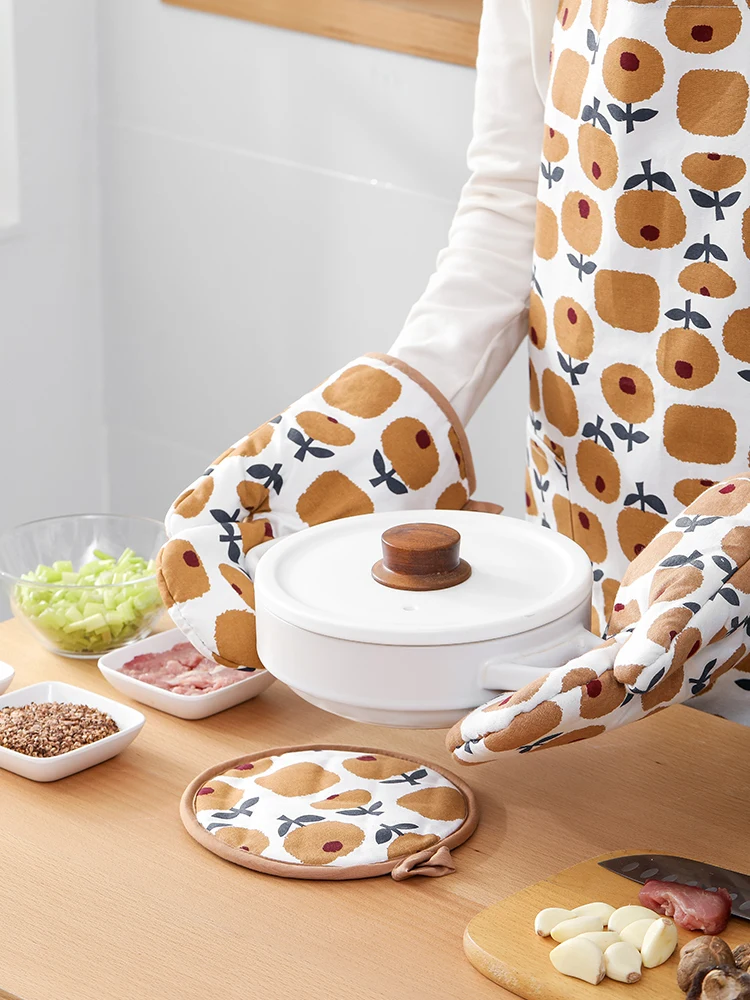 Household kitchen apron oil-proof men and women cotton cooking gowns cute waist outer wear protective clothing Japanese style
Household kitchen apron oil-proof men and women cotton cooking gowns cute waist outer wear protective clothing Japanese style