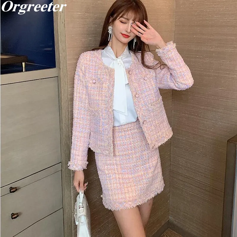 Pink Tweed Coat Two piece set Women Fall Winter 2021 new Woolen Ensemble Femme Elegant OL Short Jacket Mini Skirt Casual Suits
Pink Tweed Coat Two piece set Women Fall Winter 2021 new Woolen Ensemble Femme Elegant OL Short Jacket Mini Skirt Casual Suits