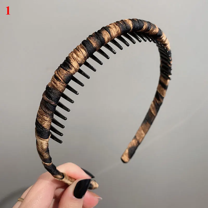 Korean Version Of Color Printing Retro Elegant Hairband Anti-slip Hairpin With Teeth Hairband High-quality Fashion Accessories
Korean Version Of Color Printing Retro Elegant Hairband Anti-slip Hairpin With Teeth Hairband High-quality Fashion Accessories