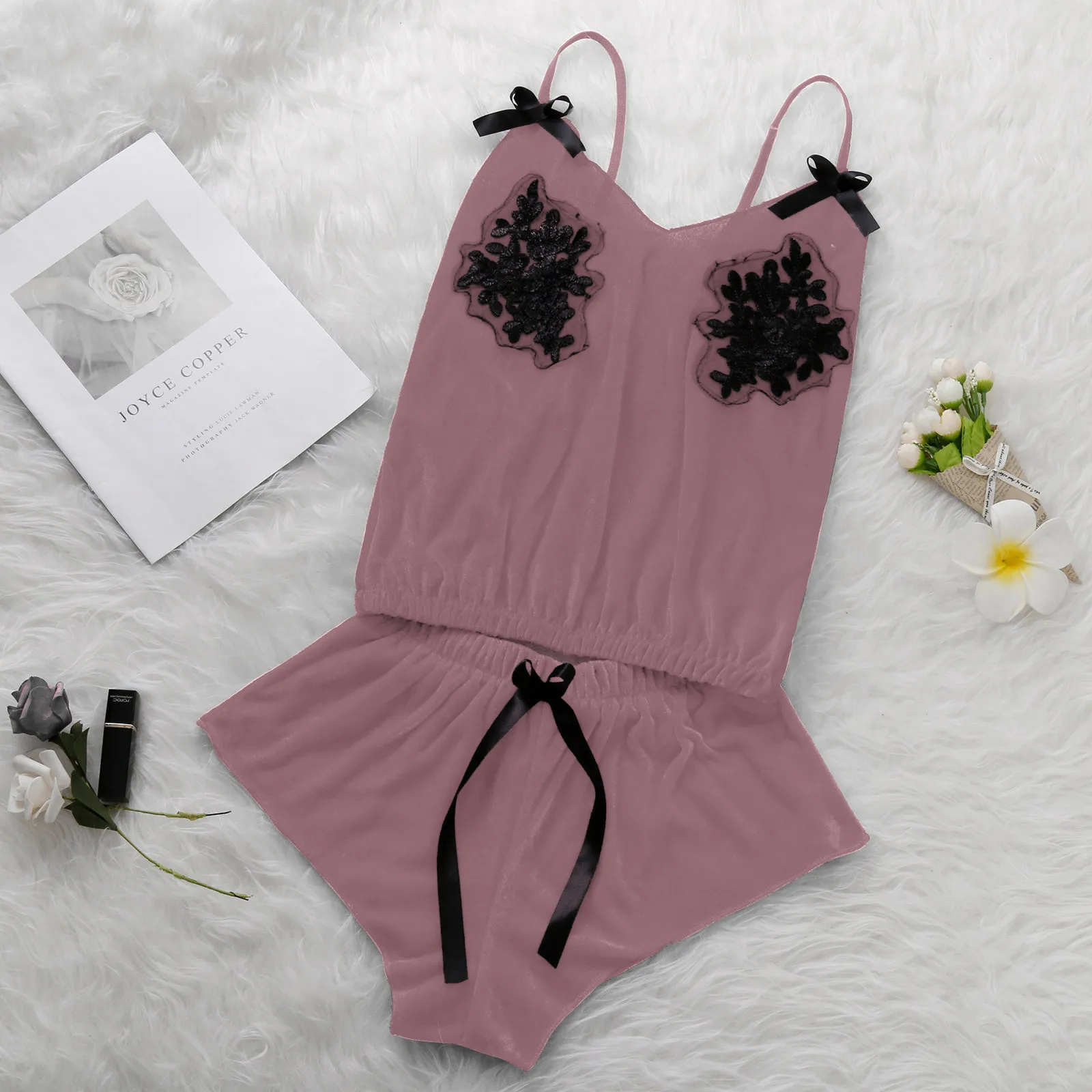 pajamas for women 2021 Temptation Ladies V-Neck Velvet Sexy Stain Pajamas Bowknot Shorts Set women sleepwear pyjama set
pajamas for women 2021 Temptation Ladies V-Neck Velvet Sexy Stain Pajamas Bowknot Shorts Set women sleepwear pyjama set