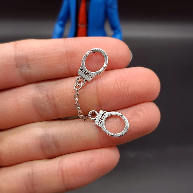1/12 scale Soft Simulation Mini Handcuffs Model for 6 inches TBLeague PH Body model Scene accessory
1/12 scale Soft Simulation Mini Handcuffs Model for 6 inches TBLeague PH Body model Scene accessory