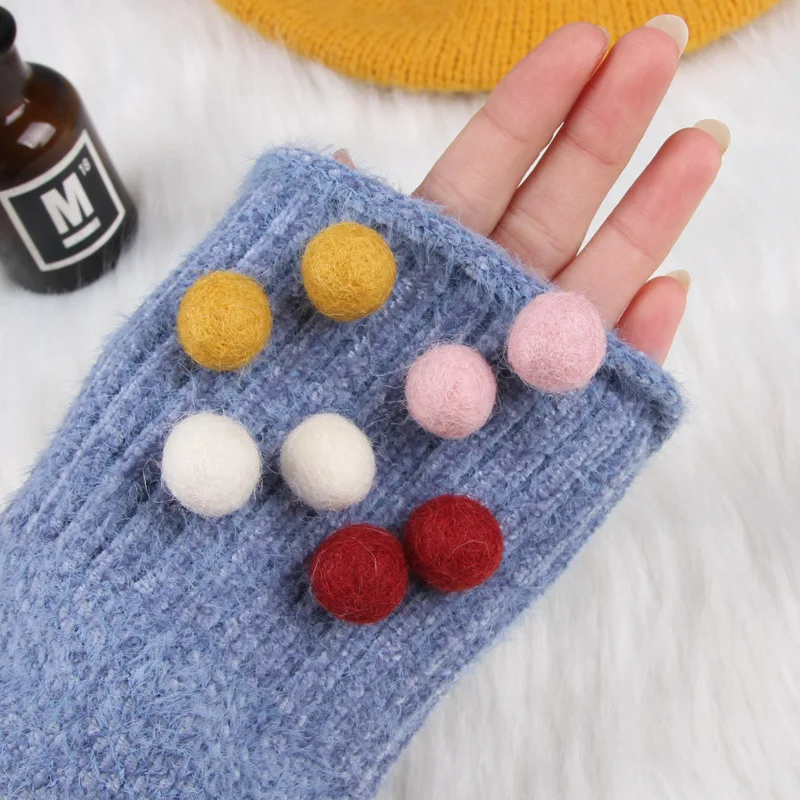 Beanie Hair Ball Stud Earrings Personality Sweet Lady Autumn Winter Furry Simple Korean Design Earrings Jewelry for Women
Beanie Hair Ball Stud Earrings Personality Sweet Lady Autumn Winter Furry Simple Korean Design Earrings Jewelry for Women